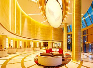 Sunshine Howard Johnson hotel lobby